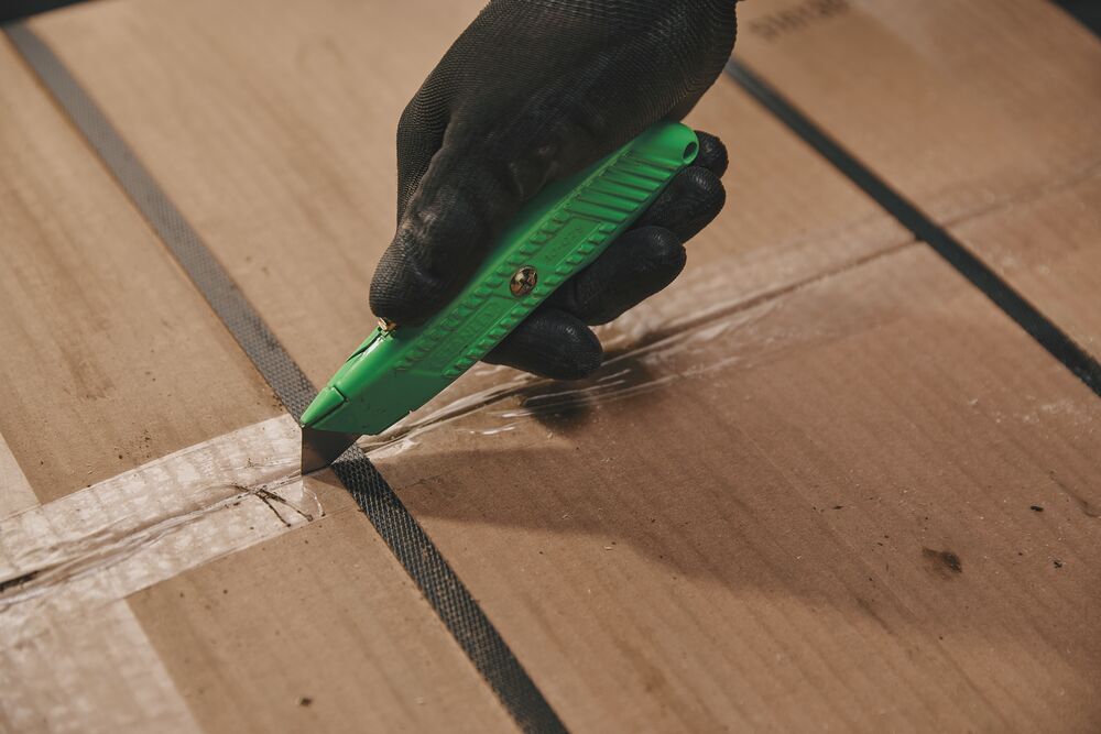 5 and 7 eighths inch High visibility retractable utility knife opening cardboard box.